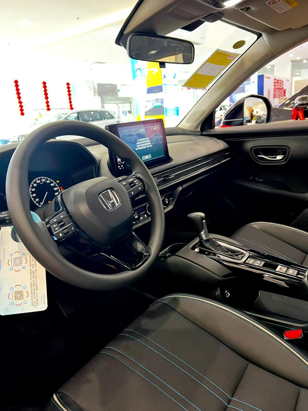 后排座椅一键放倒变纯平，后备箱直接变508升大平层，露营装备随便塞，周末出游神器