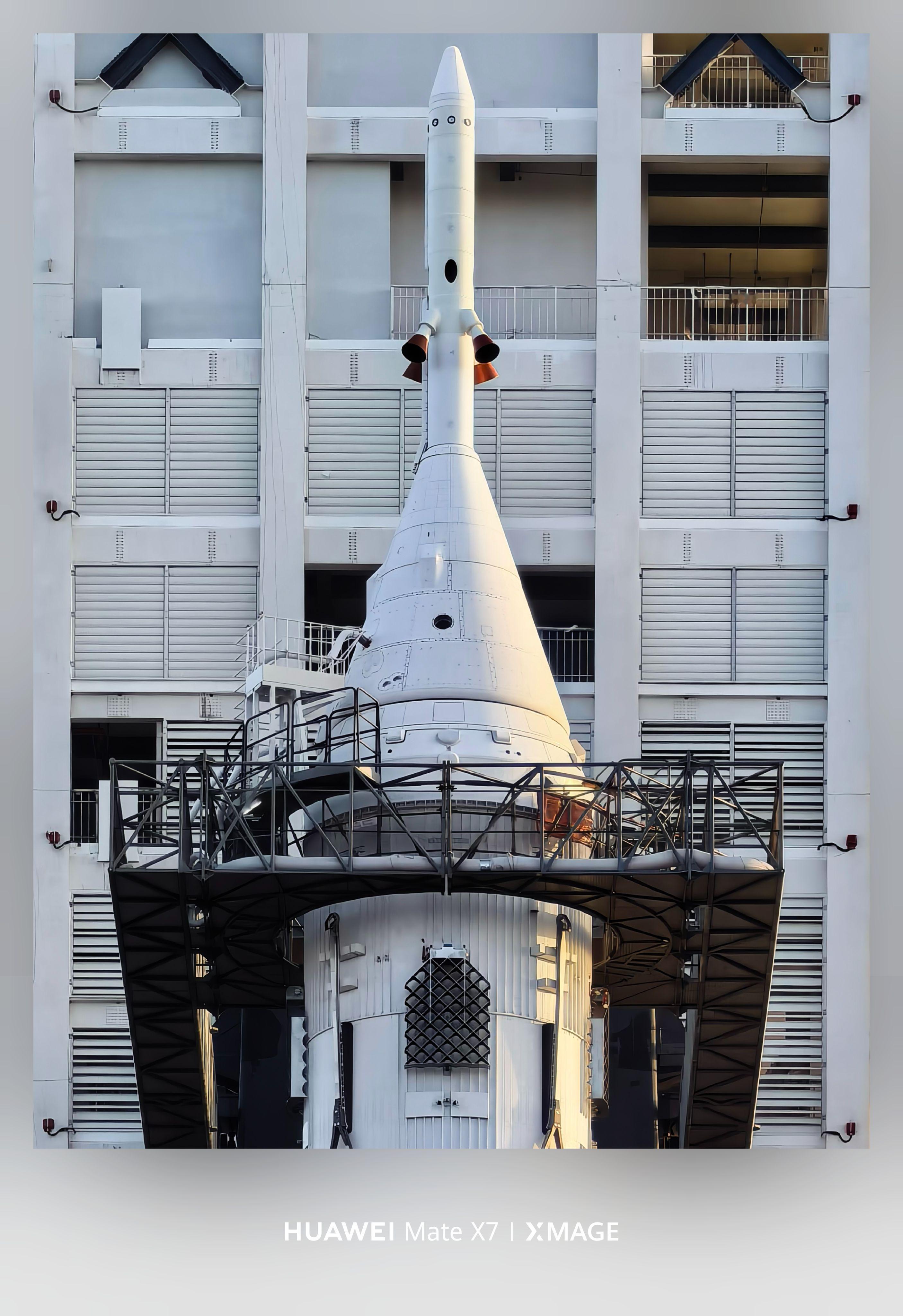 中国人离登月又近了一步恭喜火箭长征开始全球首创的“天网捕箭”海上回收试验，我们的