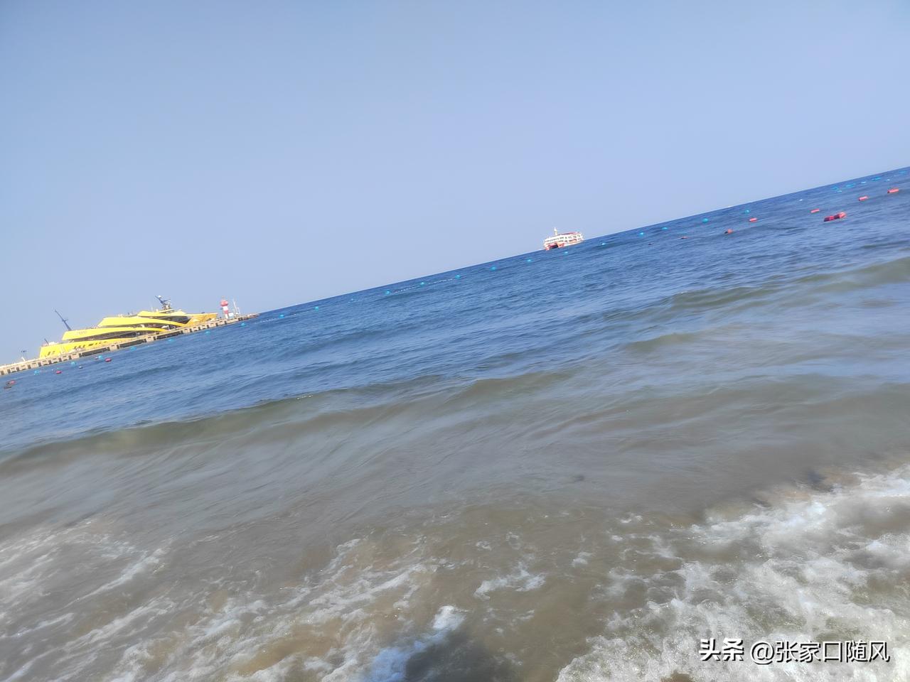 心胸像海一样宽阔，什么事都难不倒你。心情是良药，能治愈一切。让烦恼像春风一样温暖