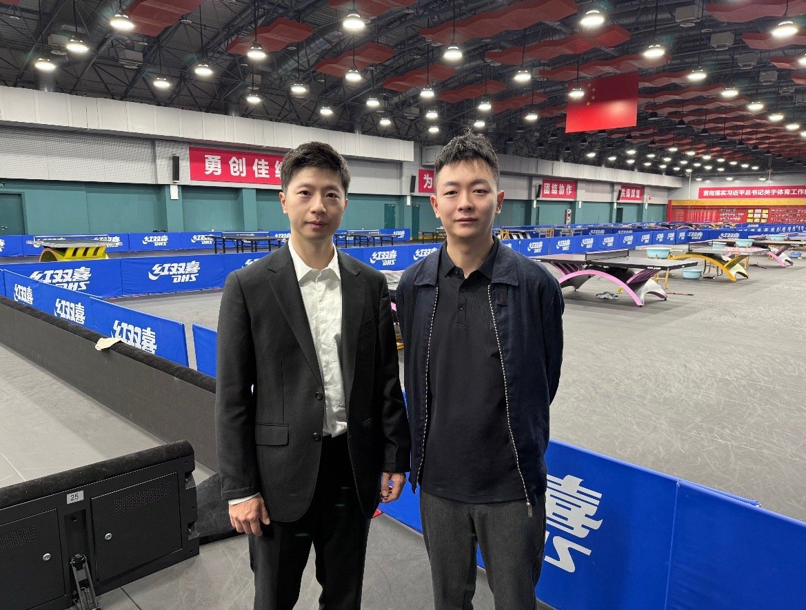 应该是今年四月副竹席时候的合照。 