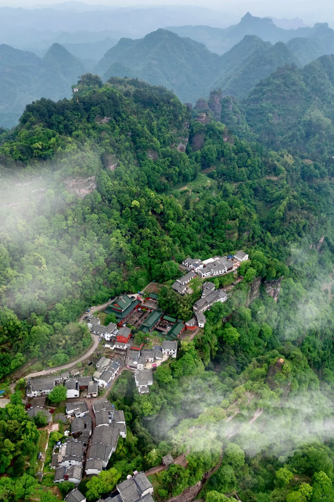 安徽悬崖上的古村落，隐世到我想出家🙏🏻⛰️