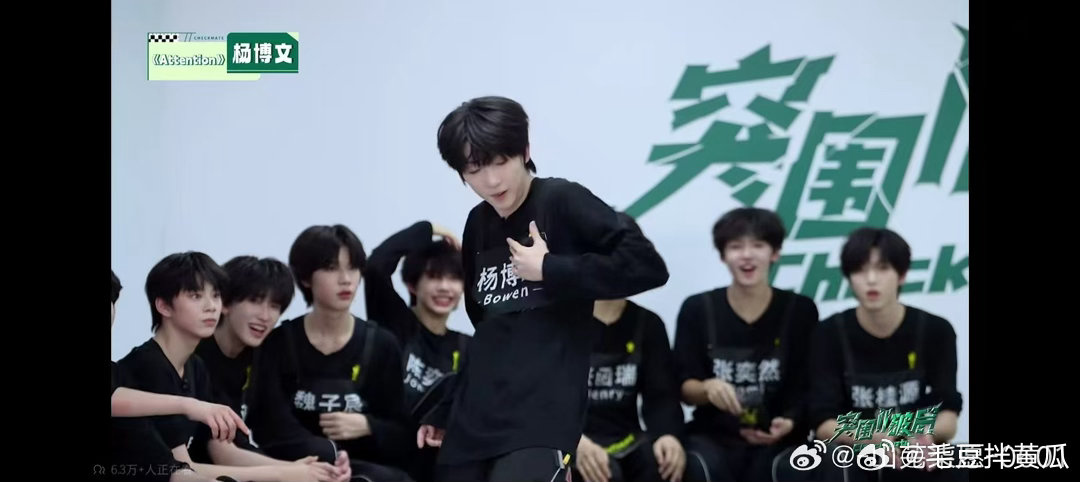 杨博文专业考核第一杨博文又拿下突围2主题曲考核第一，353分的成绩实至名归，导师