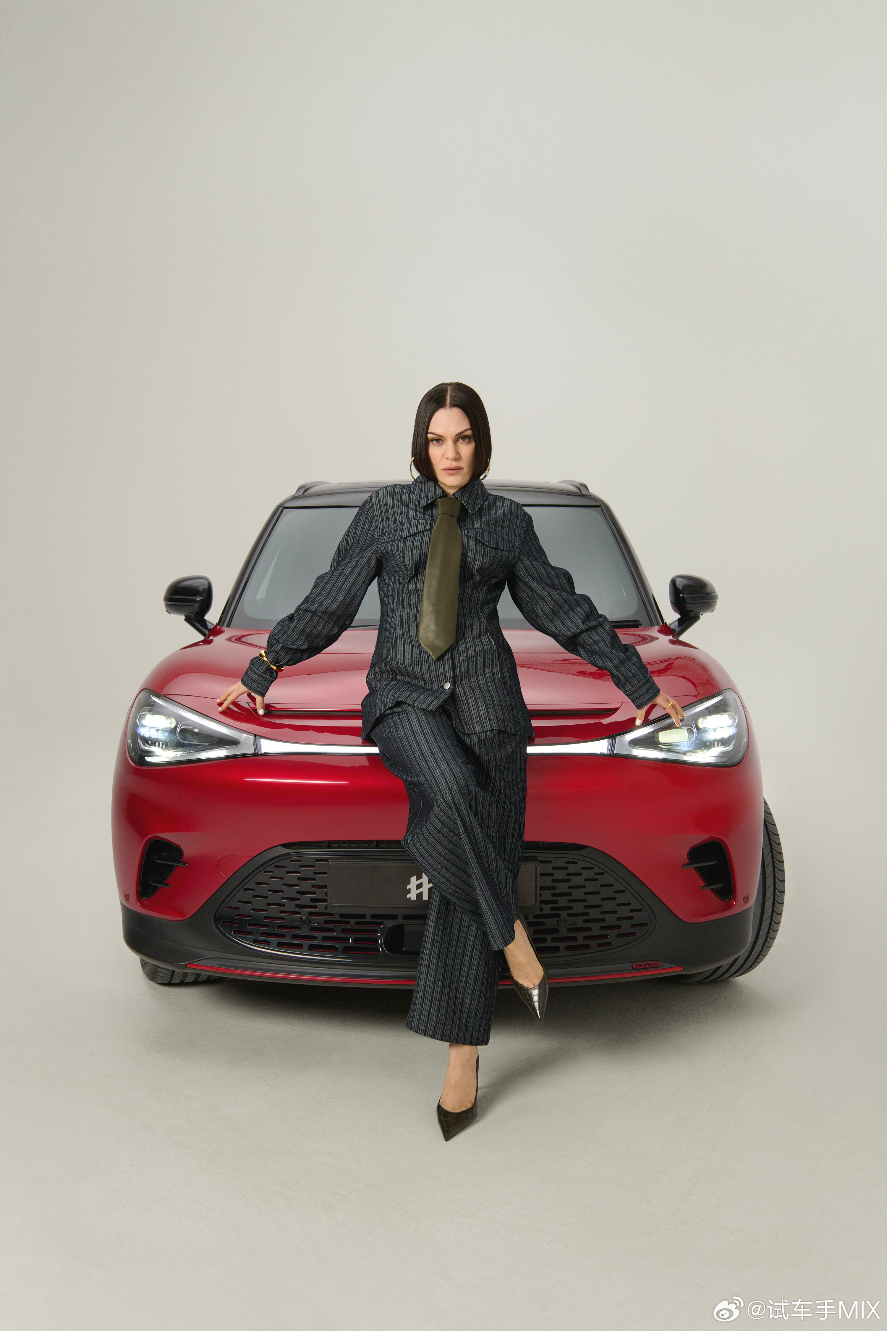 打算后日跟去看Jessie J深圳演唱会今晚就刷到Jessie J跟smart合