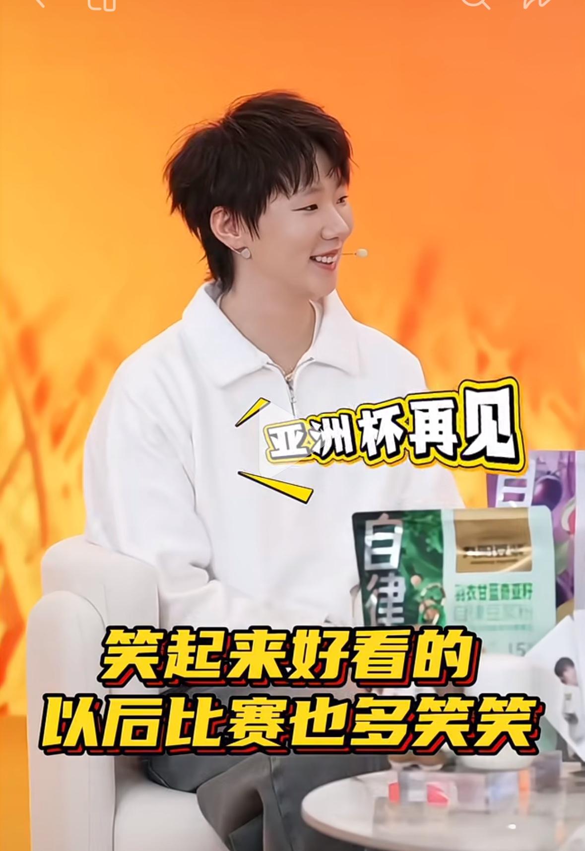 王曼昱参加活动感觉比比赛还紧张
1月14日，比赛之余王曼昱
出席品牌方活动，
变