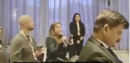 5月中旬全网炸锅！挪威记者当众连环逼问印度，结果被印方发言人硬怼30分钟，直接给