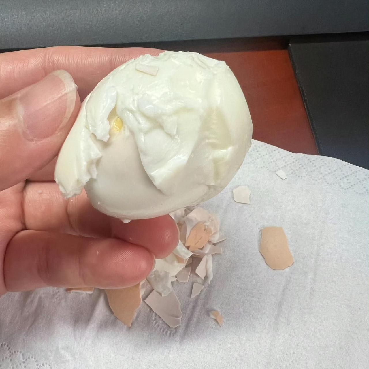 小区这个女孩的故事，看完让人破防。
 
父母离异，她跟着父亲生活。父亲、爷爷接连