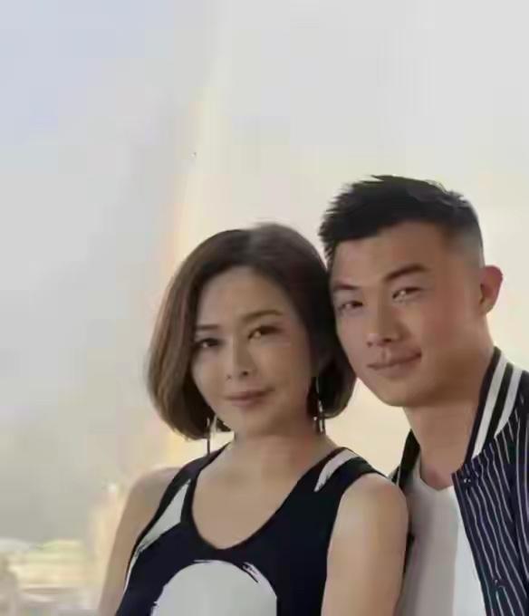 如果他俩能够天长地久的话，我就再次相信这个世界上有爱情了。