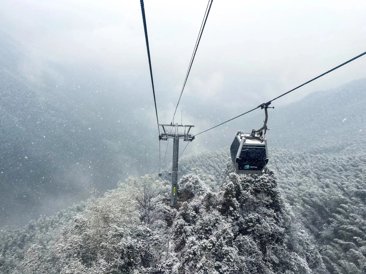 回顾明月山初雪 | 邂逅2025第一场梦幻雪景