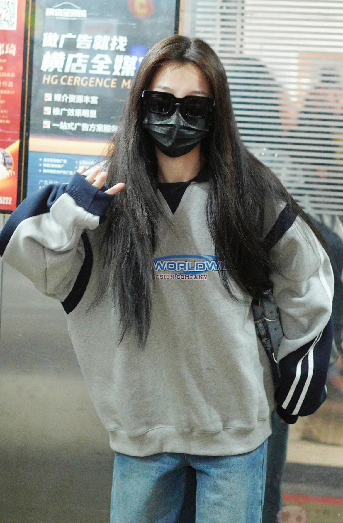 #虞书欣美式女高# 虞书欣的那些女高穿搭…… ​​​