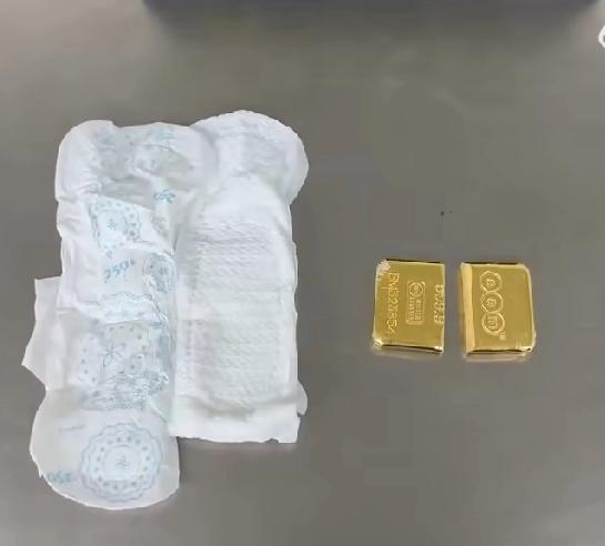 “卫生巾里发现674.7克金块？”近日，罗湖海关竟查获一起令人咋舌的藏匿走私案。