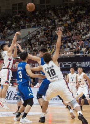 CBA公司做出了一个重要决定，调整了本赛季的季后赛赛制！  
 
按照既定的计划