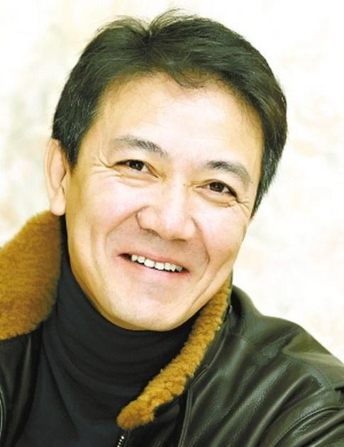 李幼斌的两个儿子
李幼斌出生在1958年的长春，家里爸妈是普通工人，他排行老二，