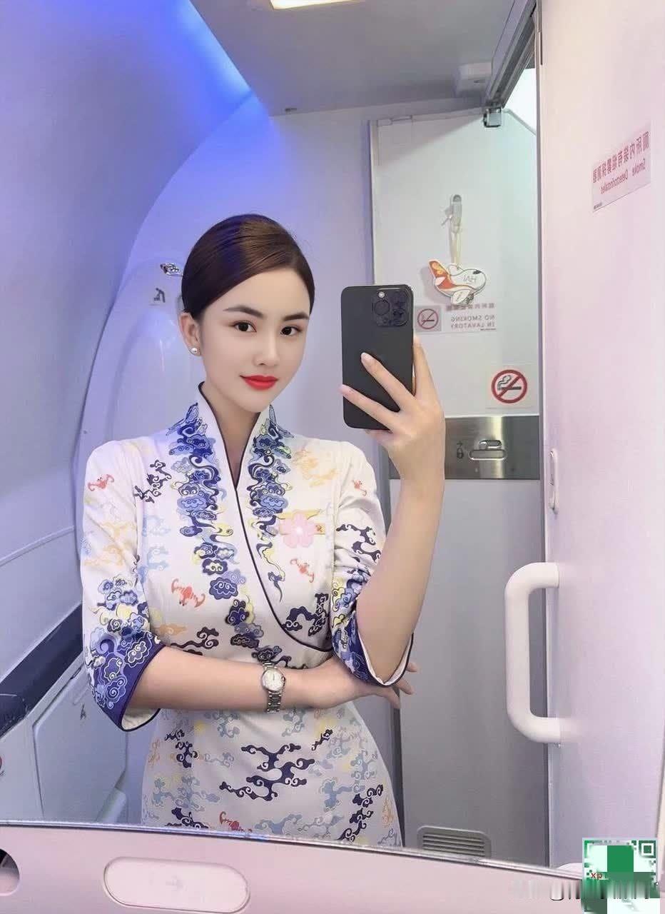 空姐的日常，可远不止在飞机上展现出美丽风姿。我看过一些空姐分享的视频，她们上班前