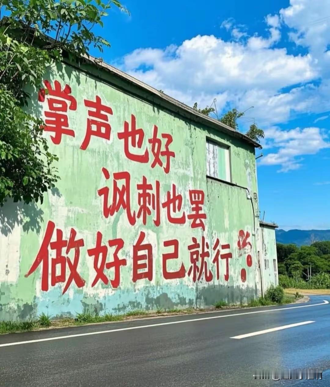 我认为应该管，也得看怎么管，如何去管。
作为父母来说孩子成年了她的人生大事需要父