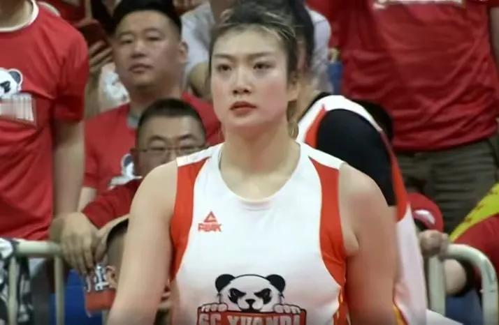 加时赛大逆转！卫冕冠军主场丢赛点，李梦24+7难救主，2连冠悬了，四川队放弃吧，