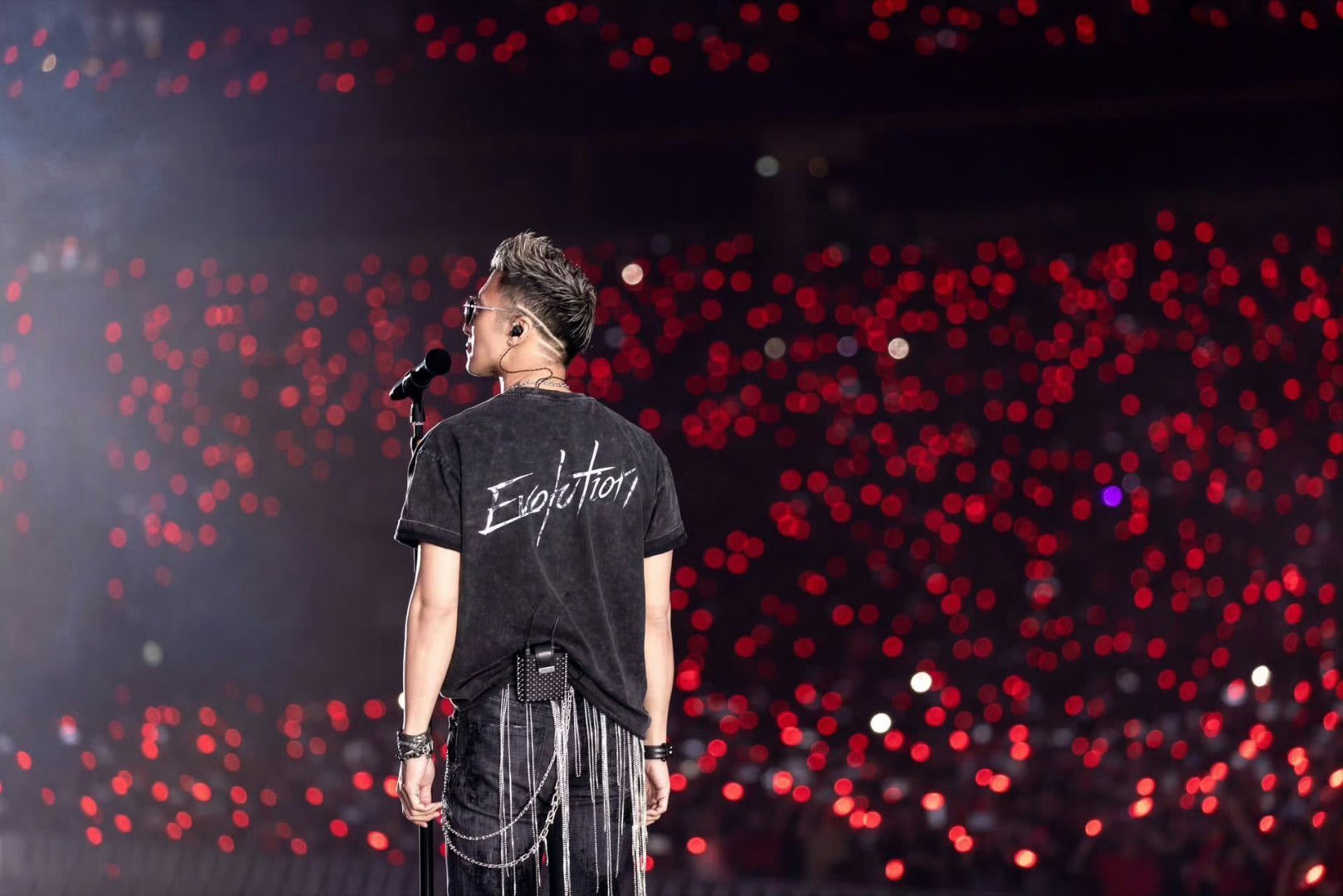 谢霆锋武汉站拼手速了 谁能拒绝现场听谢霆锋！武汉站预售准时开抢，《活着VIVA》