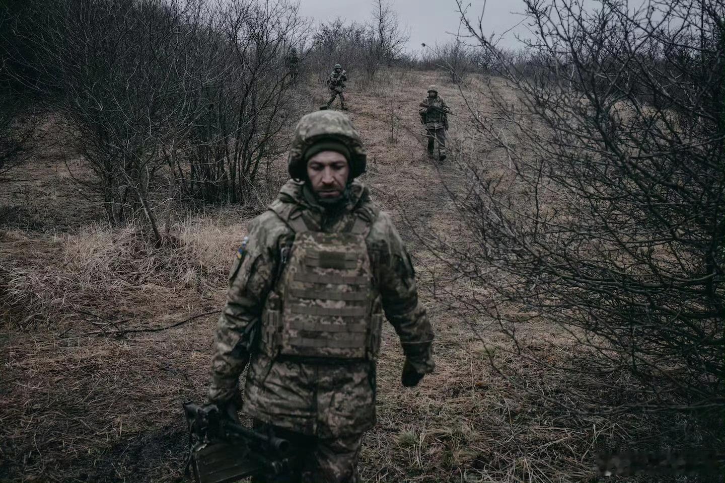 英媒锐评说，欧洲政治领袖正以权衡利弊的角度来说服本国民众继续支持乌克兰，而非道德