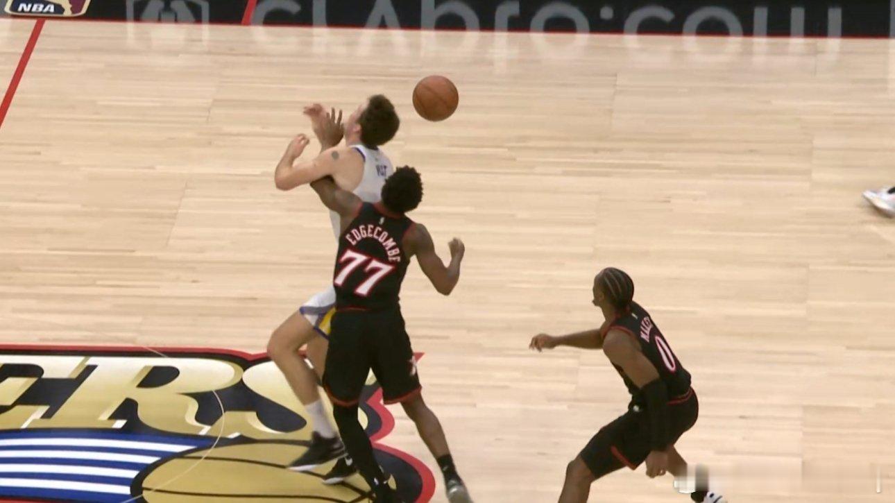 纳斯也挑战.... 成功了，但还是勇士球权！！！好险！！！ 