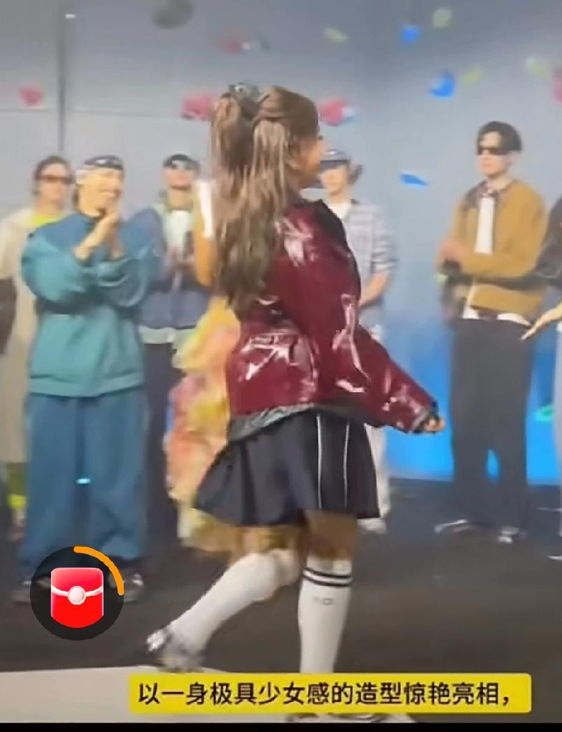 75岁刘晓庆亮相VOGUE潮流活动，少女感造型活力出圈
 
近日，75岁的刘晓庆