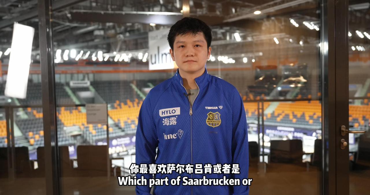 樊振东是不是接受采访还有点紧张，兵哥哥的站姿，很板正，人也周正，帅哒哒萌！
问在