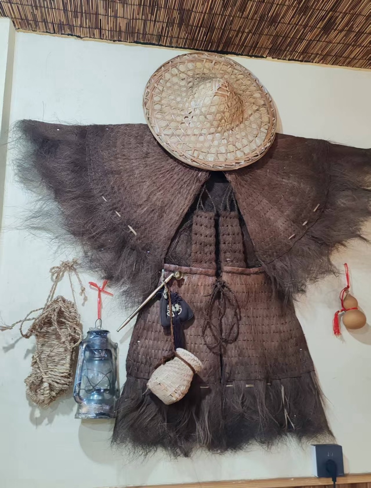 世界第一把解放双手的免提伞这貌似来点大风必湿吧，还没有斗笠蓑衣管用