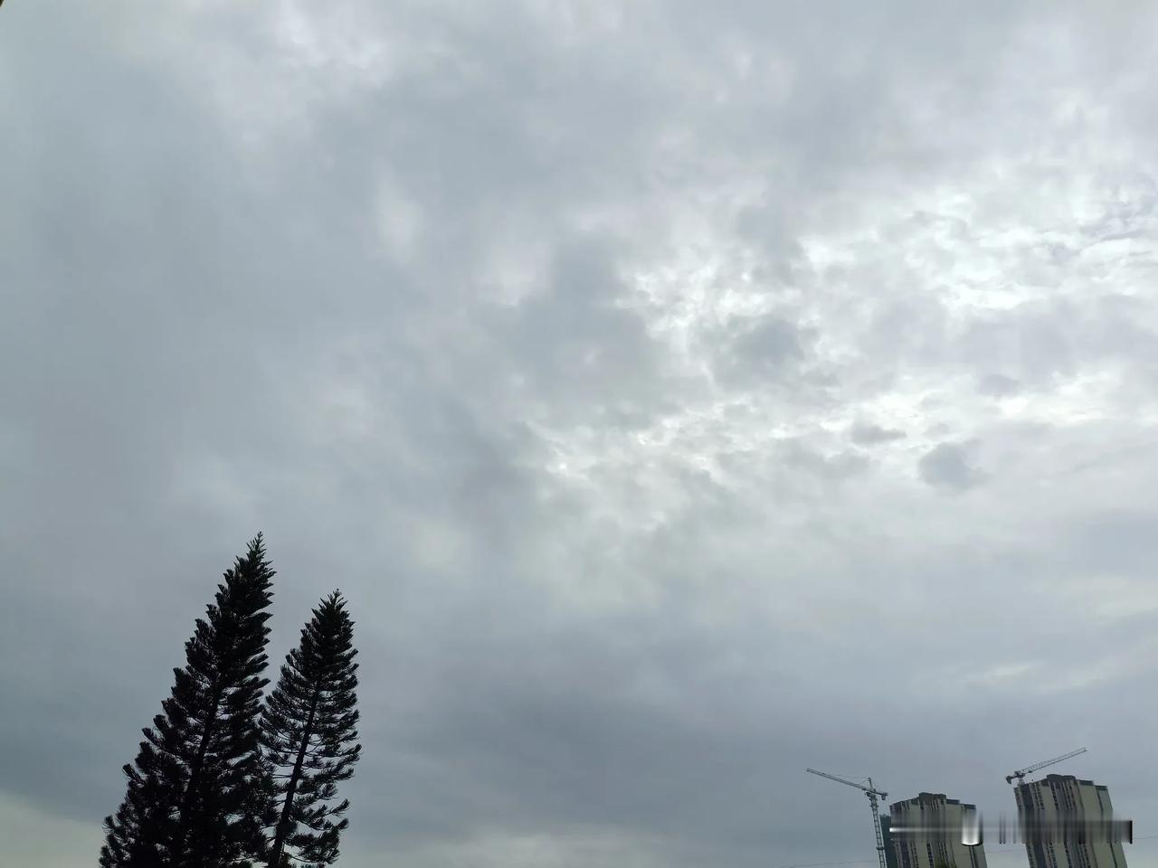 雷雨+冷空气，高温结束！广东雷雨再熬两天冷空气接棒！

今天（3日），广东大部仍