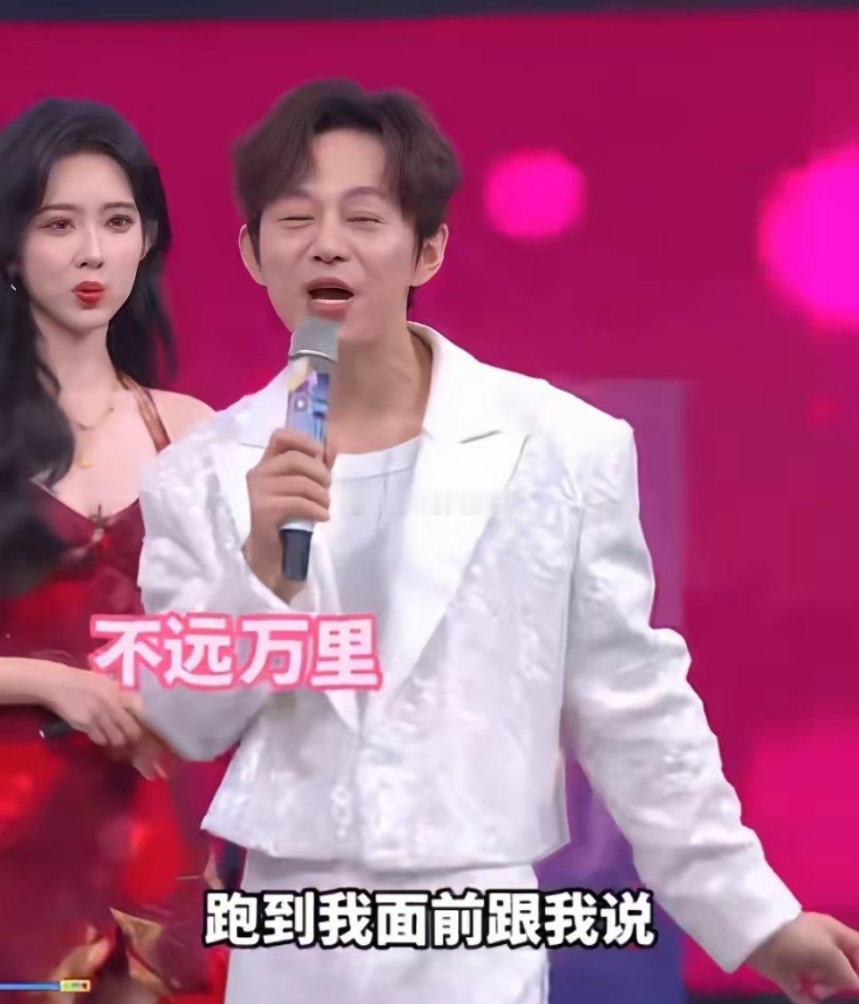 何炅很无奈的吐槽:下午彩排的时候，孟子义绕过好多人跑到我面前给我说了一句话，把我