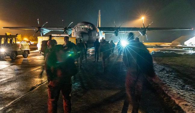 布鲁塞尔的周日本该岁月静好，大家都在休息放松，可欧盟总部却灯火通明人来人往，气氛