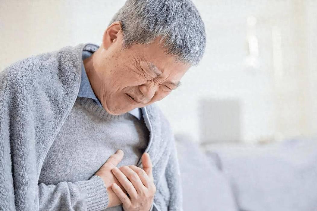 香烟再次被关注？专家发现：肺癌病人抽烟，不用多久或有6变化？

不少肺癌病人看着