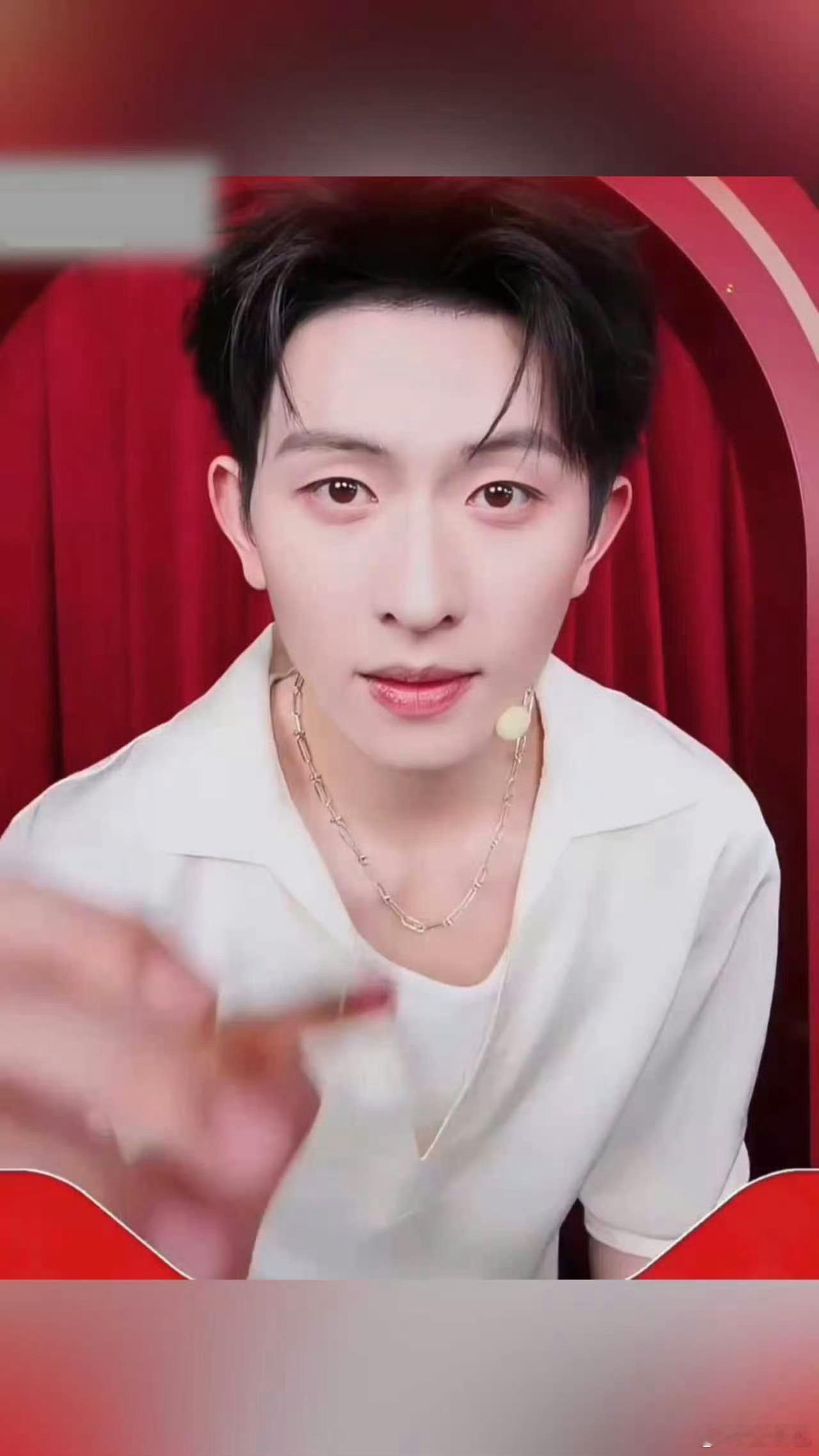 陈添祥教科书级别的镜头签总算知道什么叫教科书式镜头签！陈添祥举手投足都很有范儿，