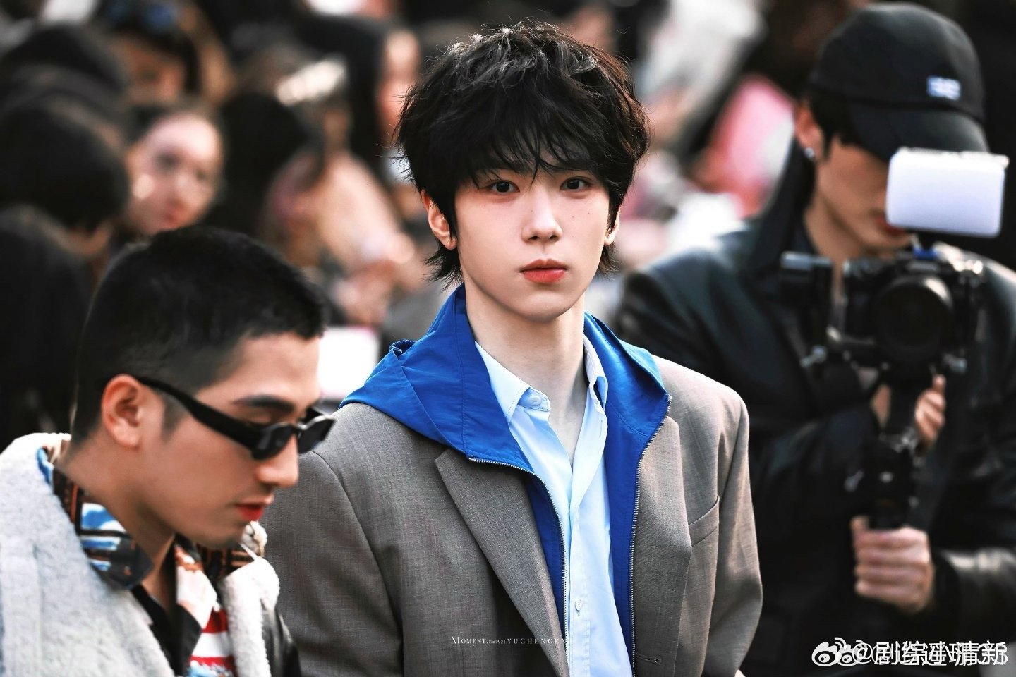 余承恩小鹿眼 余承恩的小鹿眼也太绝了！圆圆润润的眼眶，眼神干净得没有一丝杂质，笑