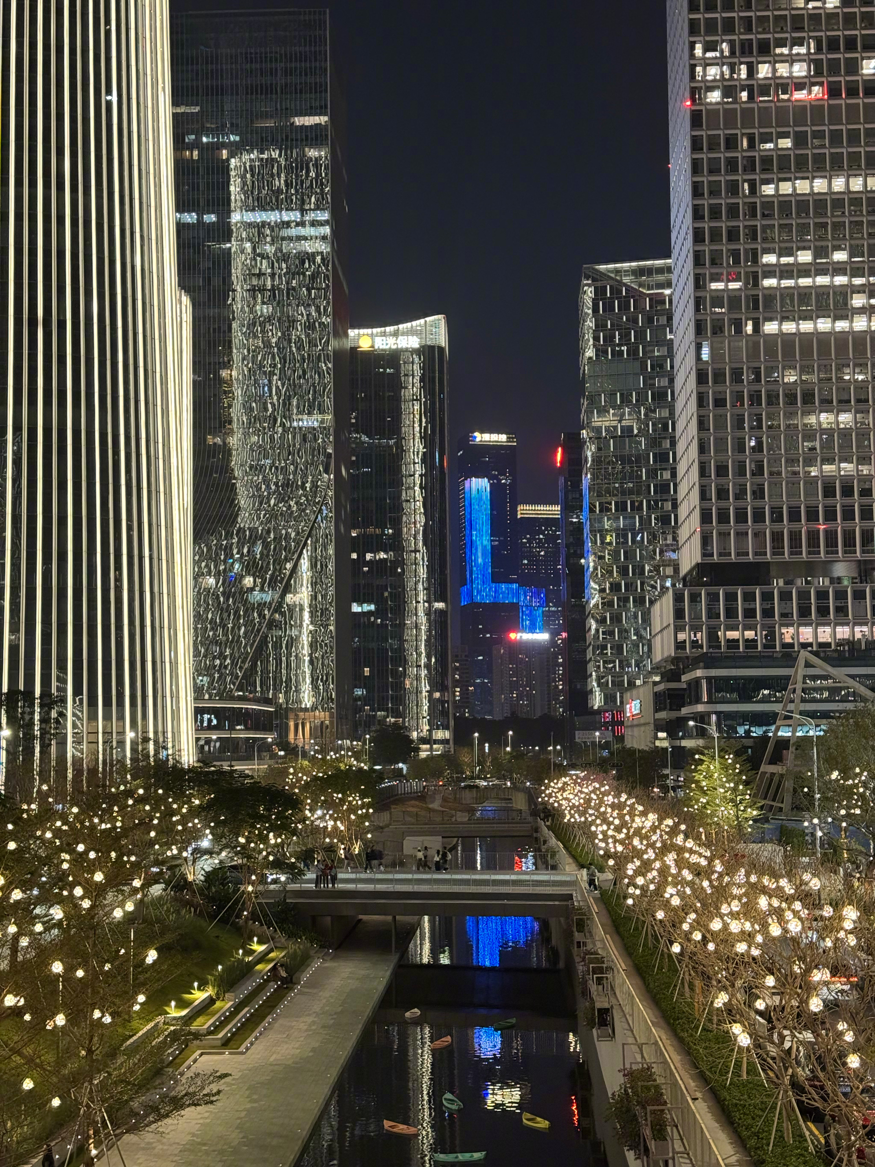 那些充满了激情的日子，在长大后明白是漂泊。那些一眼看到头的日子，成了如今渐渐懂得