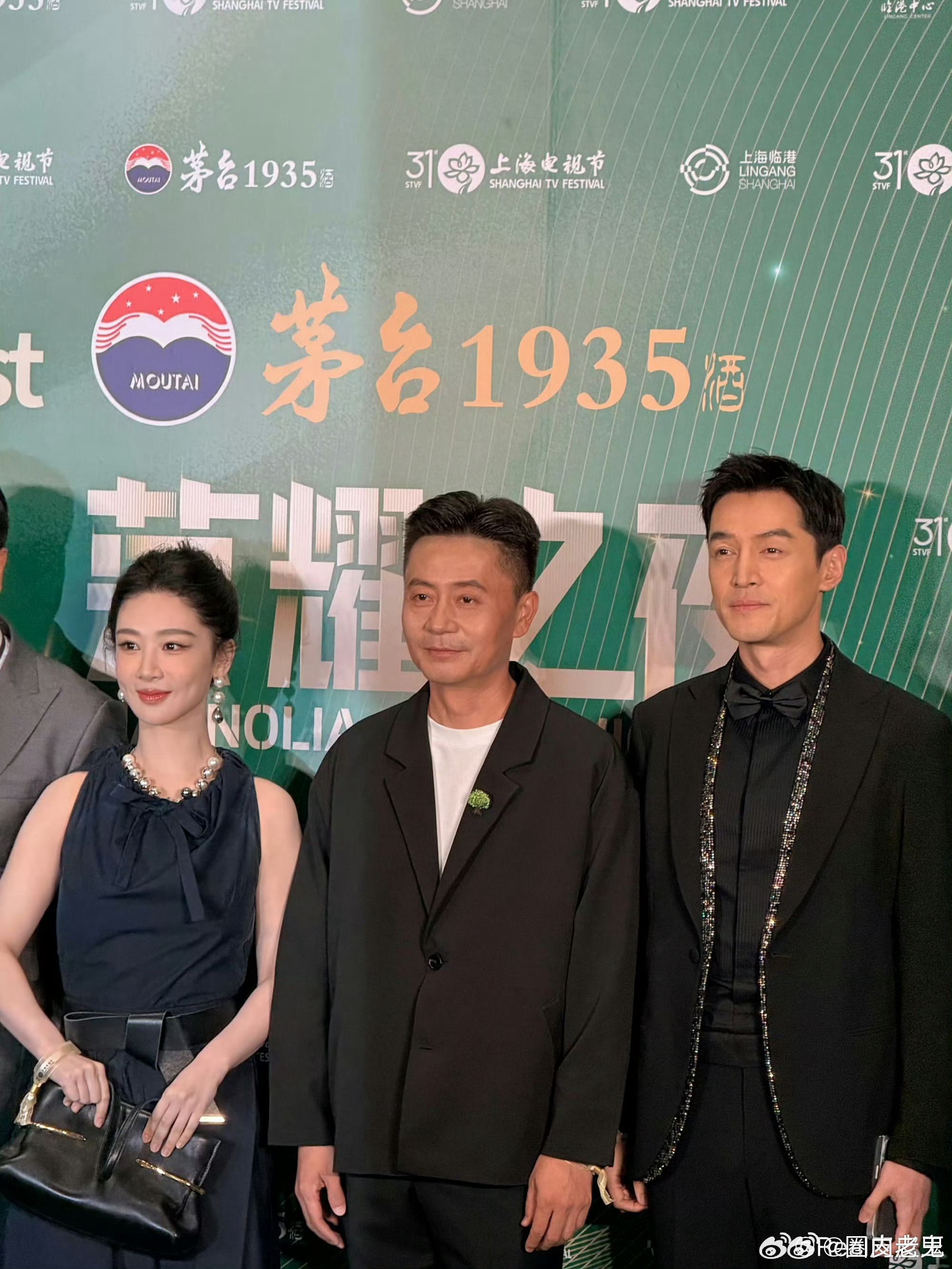 杨紫胡歌《生命 树》剧组亮相白玉兰提名晚宴，不得不说，杨紫一脸视后相。 