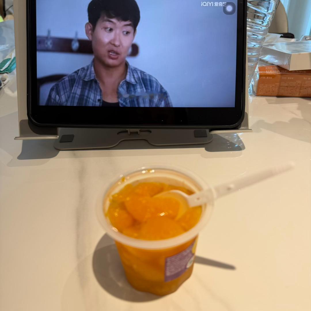 没吃饱 吃一个橘子 这个重器还蛮好看的 