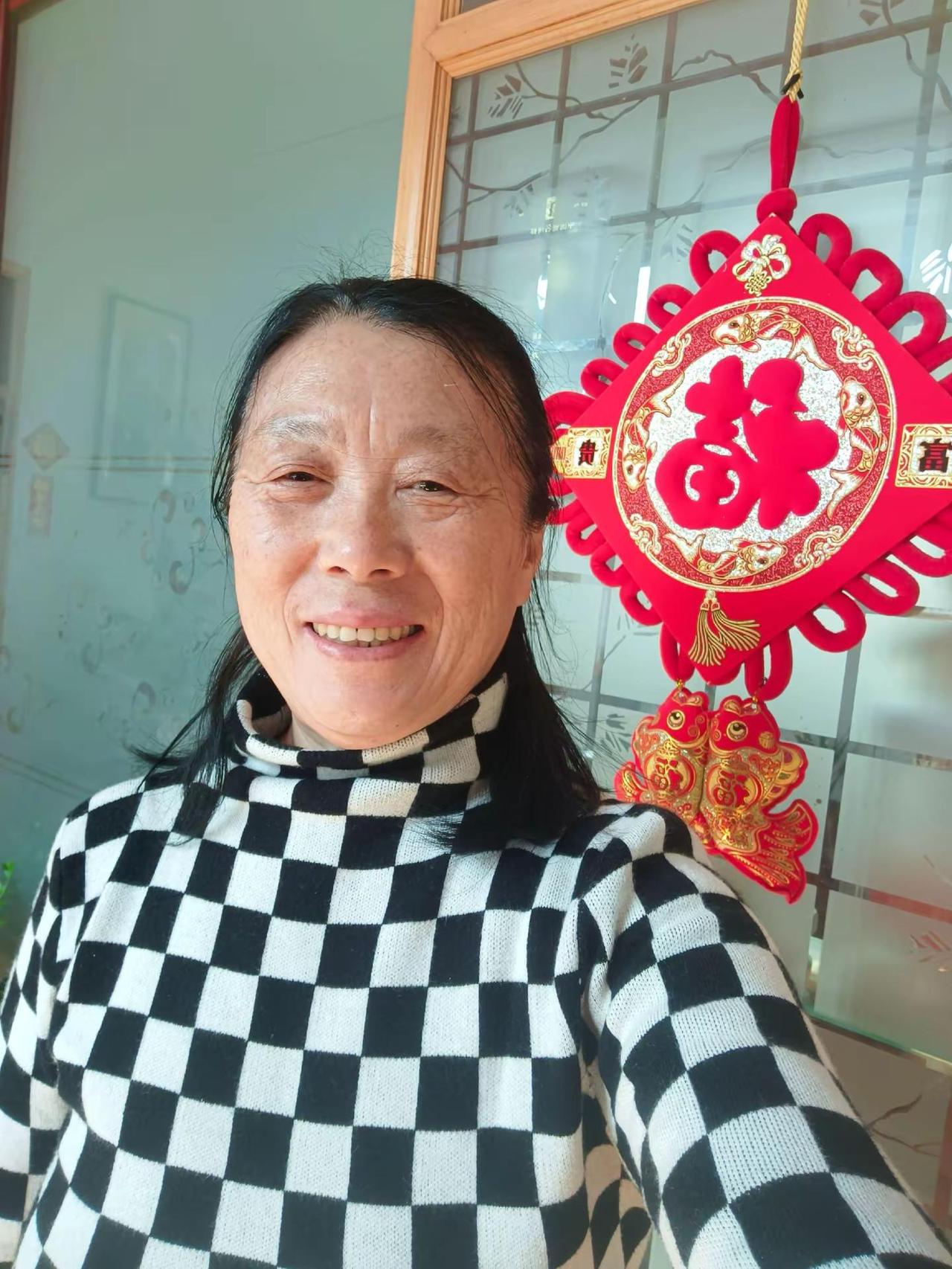 祝福爱我的和我爱的在新的一年里，一顺百顺！幸福安康！平安喜乐！