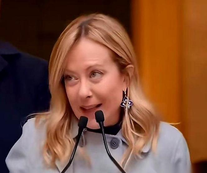 诚实的女人！意大利女总理焦尔吉娅・梅洛尼在圣诞前夕的办公室员工问候中提到：今年挺