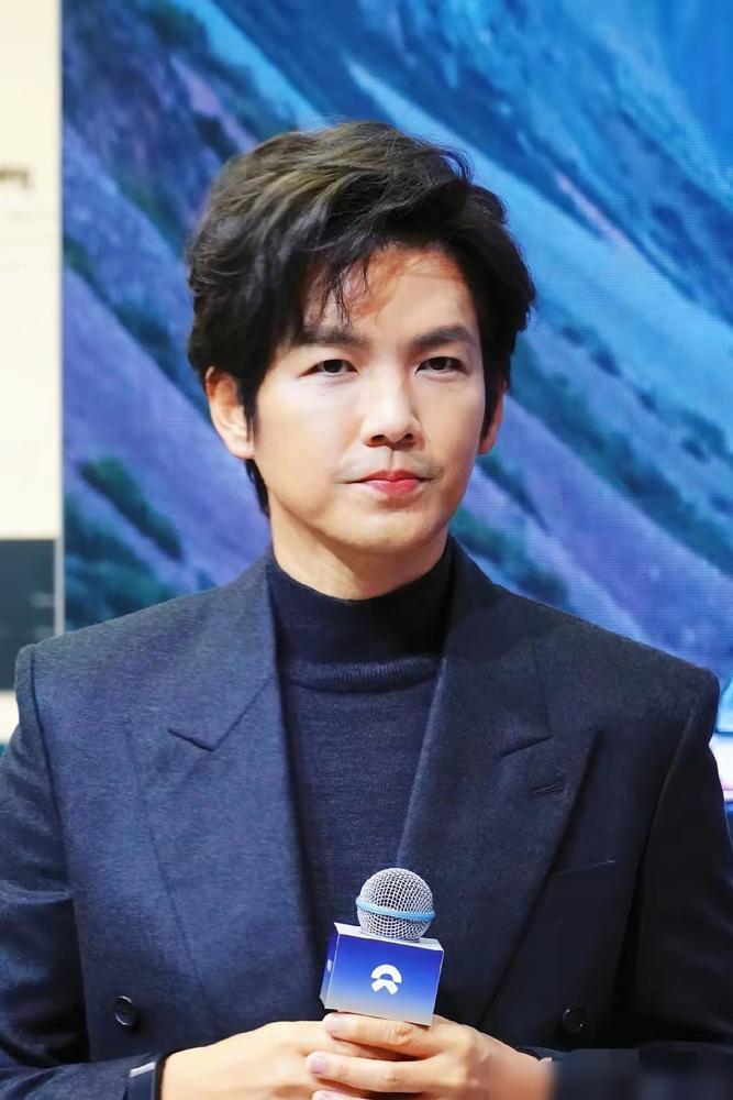 钟汉良的替身，拍完戏扭头就成了他的铁粉，这事你知道吗？
片场从不带手机，别人闲