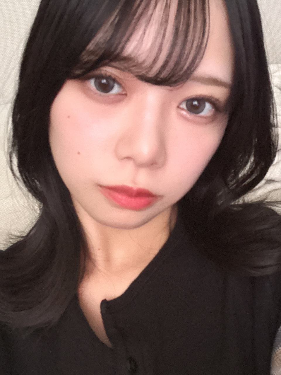 はるよ「最近の自撮り　前髪伸びているのでいつもと違う感じにしたかったけど難しかっ