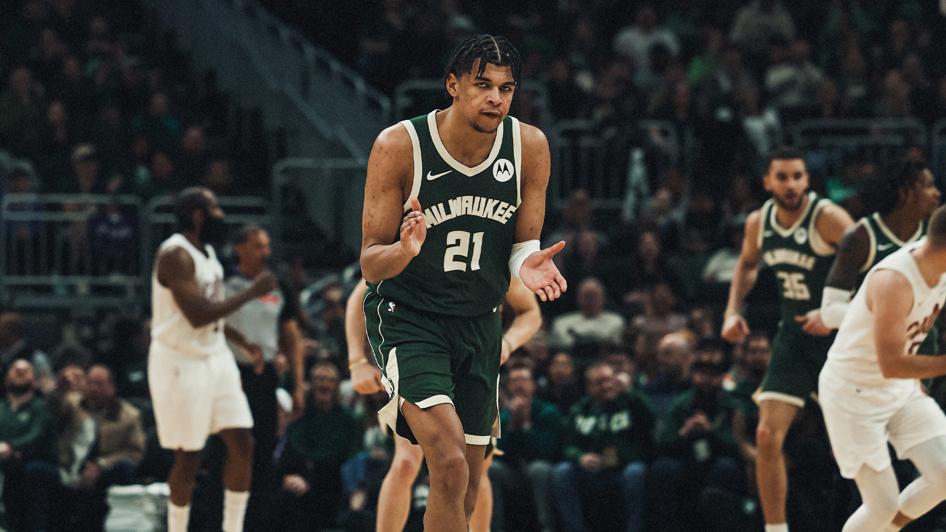 🐔昂去雄鹿以后有稳定的出场时间了，投出了超40%的三分今天打骑士三分球8投5中