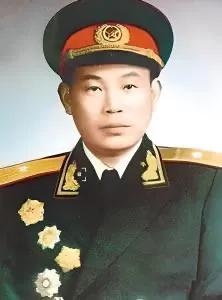 1950年12月，朝鲜长津湖战场，志愿军89师缴获美军3000条毛毯，战士们兴奋