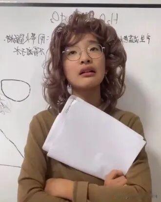 全网炸锅了，
屌丝逆袭具象化了，
“钟美美”要去波士顿大学读书了。

相信很多人