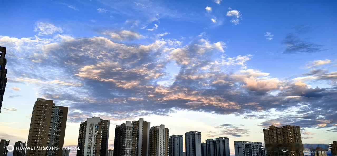 今天的西安天空上的云彩，可以在年度排行榜拿到第1名了。