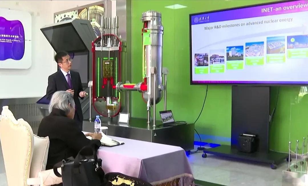 泰国王室 🇹🇭🇨🇳4月11日，诗琳通公主访问清华大学昌平校区核能与新能源