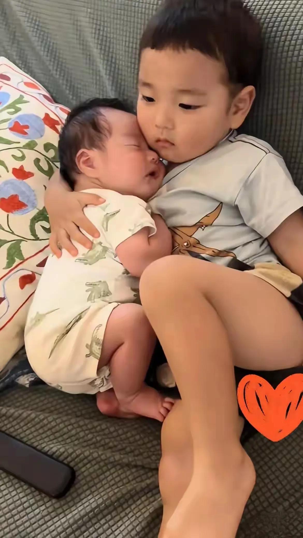 天呐！家人们谁能懂呀！妥妥的暖男一枚啊！妹妹有福了！

哥哥实力宠妹！妈妈在厨房