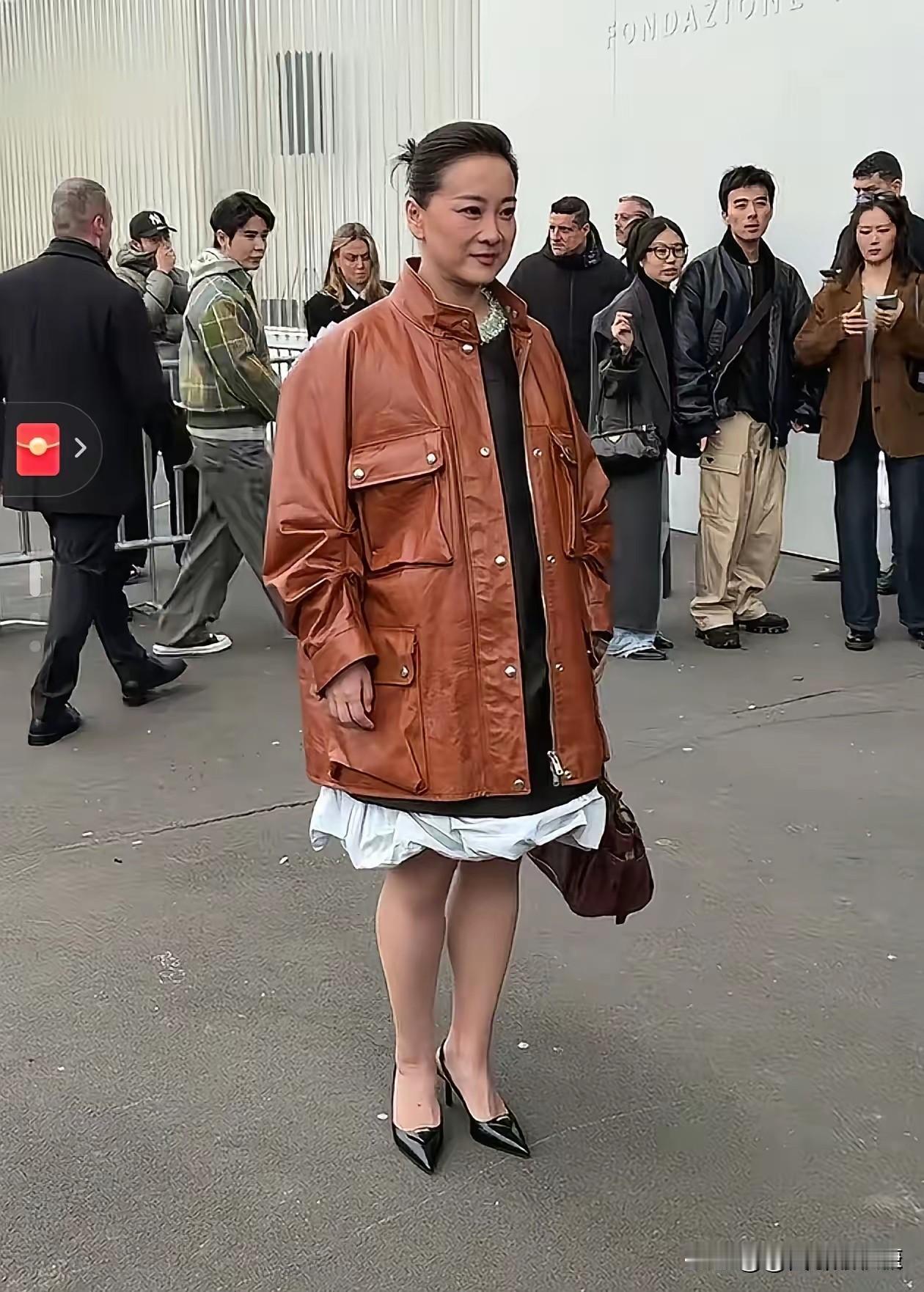 贾玲出席米兰男装周，刚看视频的时候，真的没认出来，瘦下来的贾玲，没有了以前的那种