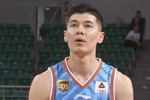 这个赛季的新疆男篮，送走了周琦，迎来了琼斯和赵睿，还有吴冠希，再加上队中本来还有