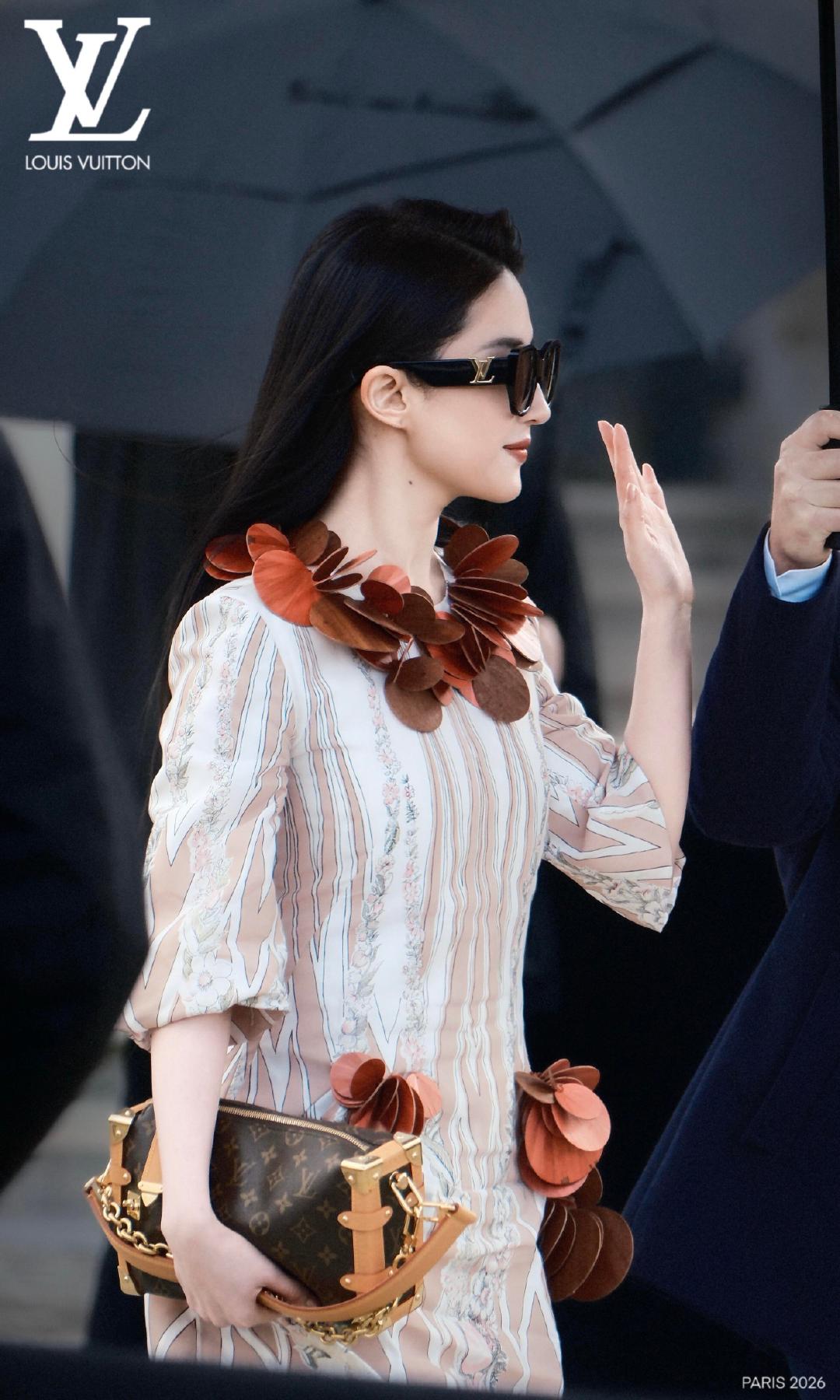 刘亦菲美到自己一个图层刘亦菲这气质无敌了 刘亦菲这气质真无敌了！怎么随便走走就出