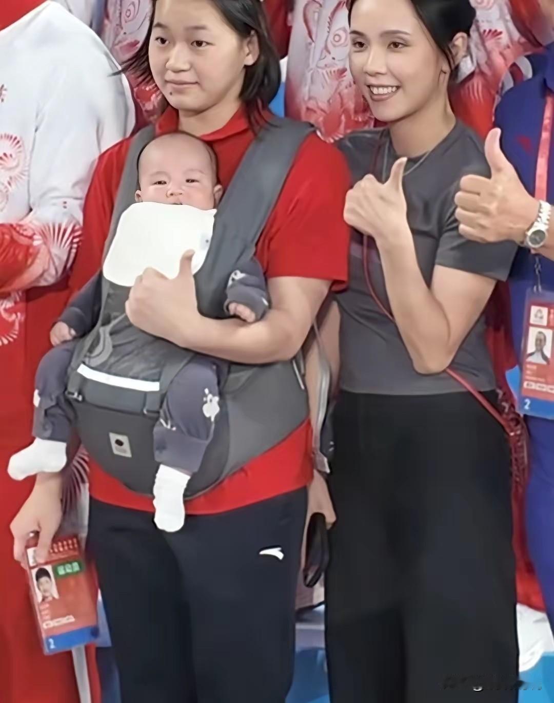 谁懂啊！全红婵这波带娃操作也太圈粉了吧！


         昨天广东男团夺冠