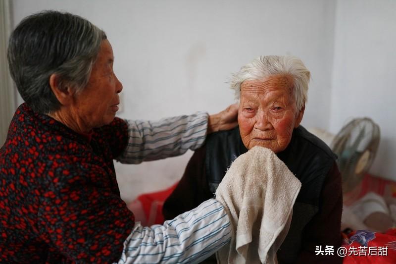婆媳关系好不好，关键在于沟通、理解和相互尊重。
育儿观念差异常是婆媳矛盾导火索。