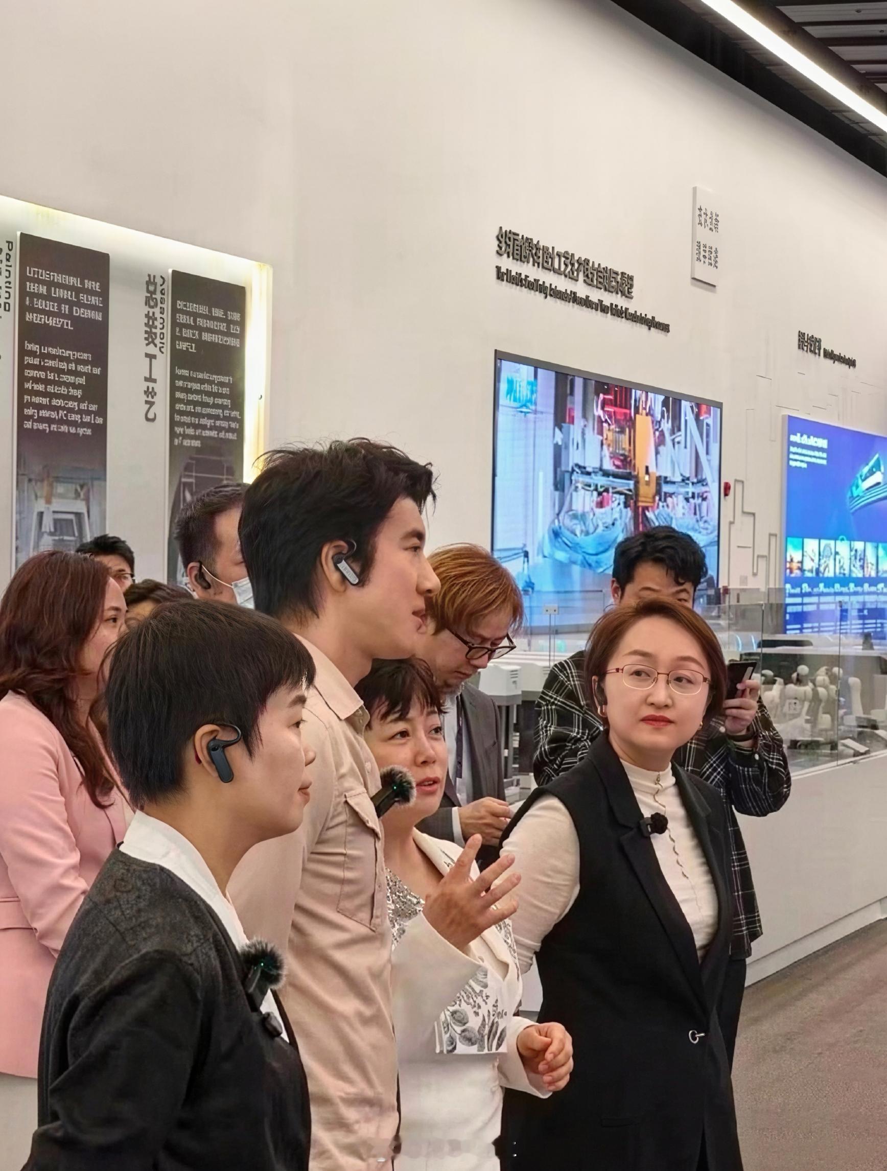 顶流音乐人王力宏现身体验方程豹，或将成为方程豹汽车代言人！！方程豹真不愧是比亚迪